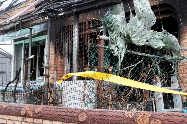 ▲16일 오후 10시 47분께 전북 김제시 신풍동 한 주택에서 방화로 추정되는 불이 나 4명이 사망했다. 사진은 불이 난 주택 모습.  (연합뉴스)