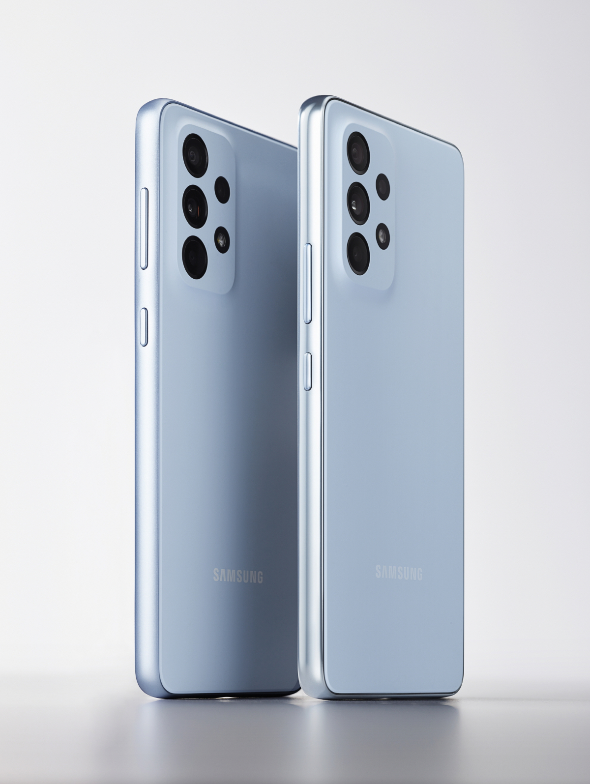 ▲삼성 갤럭시 A53 5G(오른쪽)ㆍ삼성 갤럭시 A33 5G(왼쪽) (사진제공=삼성전자)