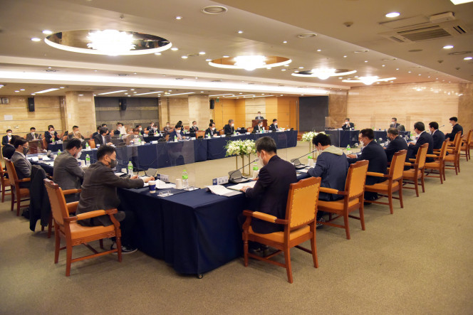 ▲건설공제조합은 17일 서울 강남구 논현동 건설회관에서 304차 운영위원회 개최했다. 사진은 운영위 개최 모습.  (자료제공=건설공제조합)