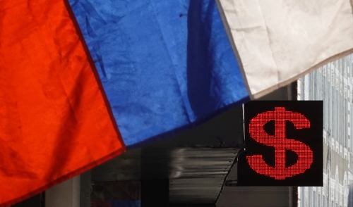 ▲러시아 모스크바에 위치한 환전소에 러시아 국기와 미국 달러 표시 팻말이 걸려 있다. 모스크바/EPA연합뉴스
