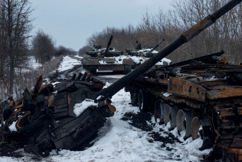 ▲우크라이나 침공에 사용된 러시아군 탱크가 까맣게 탔다. 로이터연합뉴스
