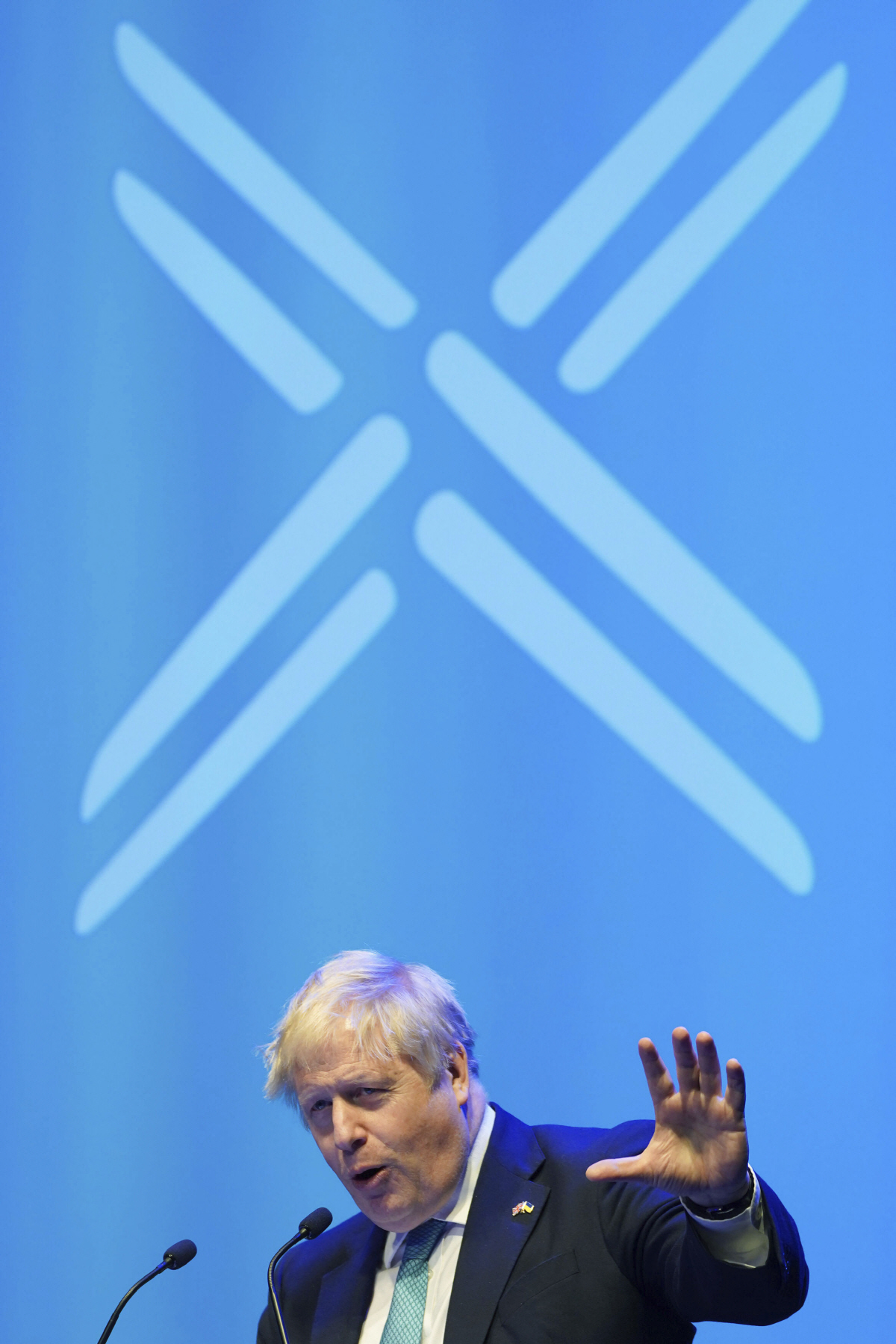 ▲보리스 존슨 영국 총리가 18일 스코틀랜드 애버딘에서 연설하고 있다. 애버딘/AP뉴시스