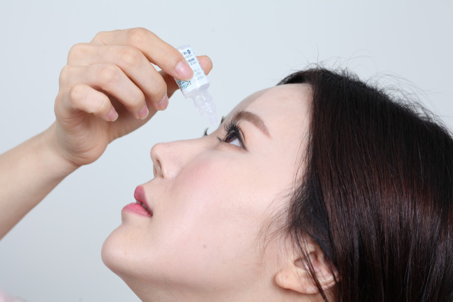 ▲안구건조증이 심해지면 안과를 방문해 적절한 치료를 받는 것이 바람직하다.(사진제공=김안과병원)