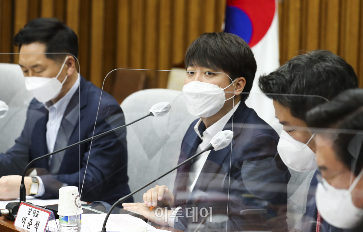 ▲이준석 국민의힘 대표가 22일 서울 여의도 국회에서 열린 국민의힘 시도당위원장 연석회의에서 발언하고 있다. (국회사진취재단)