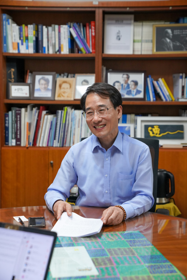 ▲더불어민주당 원내대표 선거에 출사표를 던진 이원욱 민주당 의원은 22일 “172명의 민주 전사와 함께 ‘강한 민주당’을 만들겠다”고 밝혔다. (사진제공=이원욱 의원실)