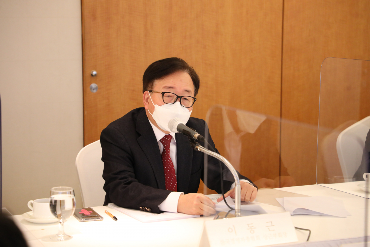 ▲이동근 경총 상근부회장이 24일 서울 소공동 롯데호텔에서 열린 ‘주요기업 인사ㆍ노무담당 임원회의’에서 발언하고 있다.  (사진제공=한국경영자총협회)