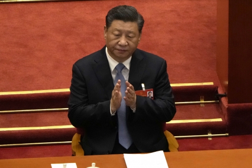 ▲시진핑 중국 국가주석이 3월 5일 전국인민대표대회(전인대) 개막식에 참석해 행사 중 박수치고 있다. 베이징/AP연합뉴스 

