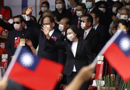 ▲차이잉원 대만 총통이 지난해 10월 10일 국경절을 맞아 행사에 참석하고 있다. 타이베이/AP뉴시스

