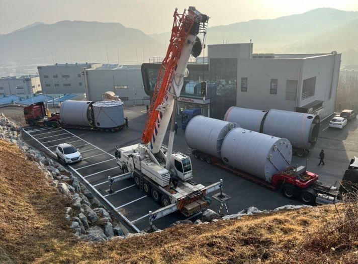 ▲금산군 리튬 생산공장 장비 입고 현장 (사진= 리튬플러스 제공)