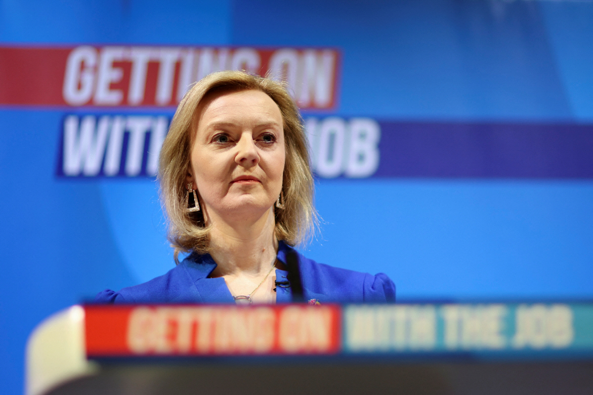 ▲리즈 트러스 영국 외무장관이 19일 영국 블랙풀에서 기자회견을 하고 있다. 블랙풀/로이터연합뉴스
