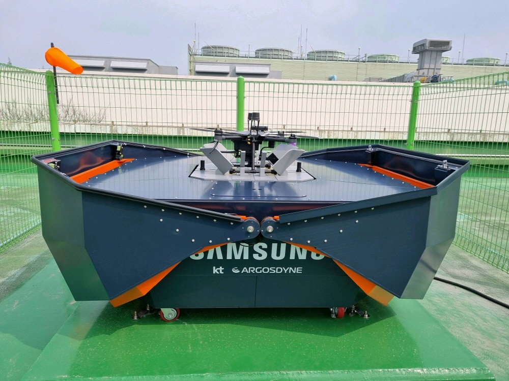 ▲스테이션에서 작동 대기 중인 드론 시스템. (사진제공=KT)