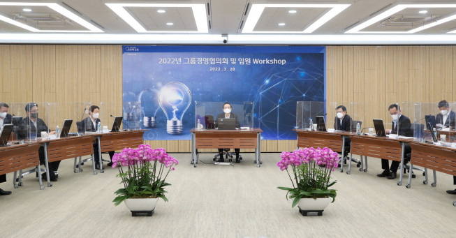 ▲우리금융그룹은 28일 우리금융 본사 회의실에서 손태승 회장과 그룹 경영진이 참석해 그룹 임원 워크숍을 개최했다.  (사진제공=우리금융그룹)