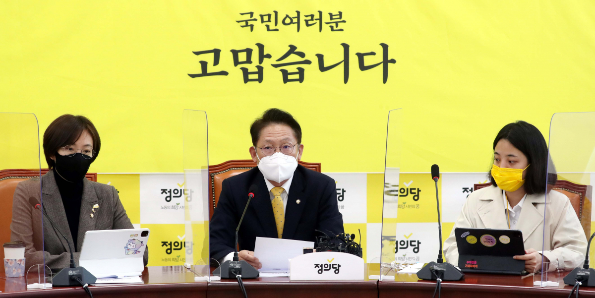 ▲배진교 정의당 원내대표가 29일 국회에서 열린 의원총회에서 발언하고 있다. (국회사진기자단)