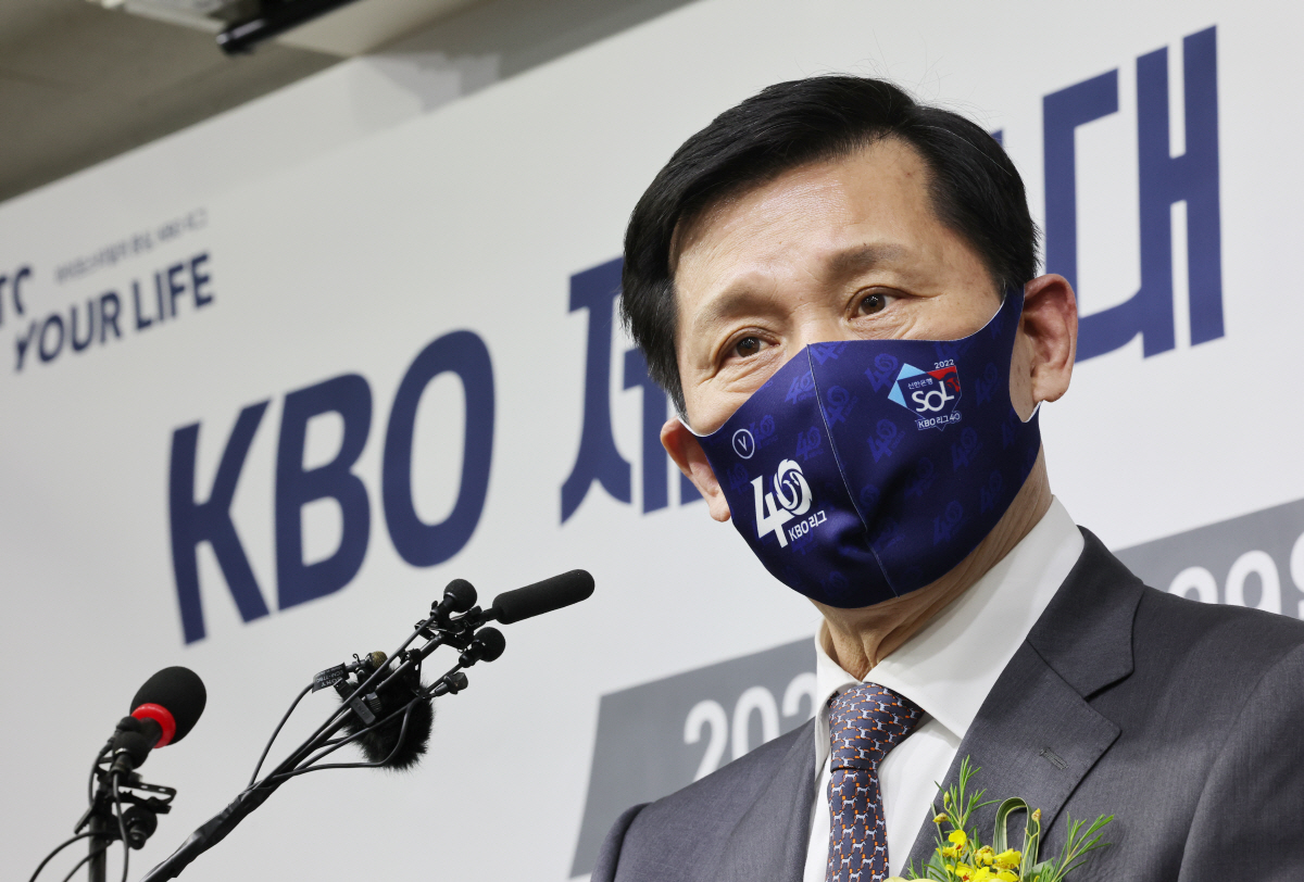 ▲허구연 한국야구위원회(KBO) 신임 총재가 29일 오후 서울 강남구 야구회관에서 열린 취임식에서 인사말을 하고 있다. (연합뉴스)