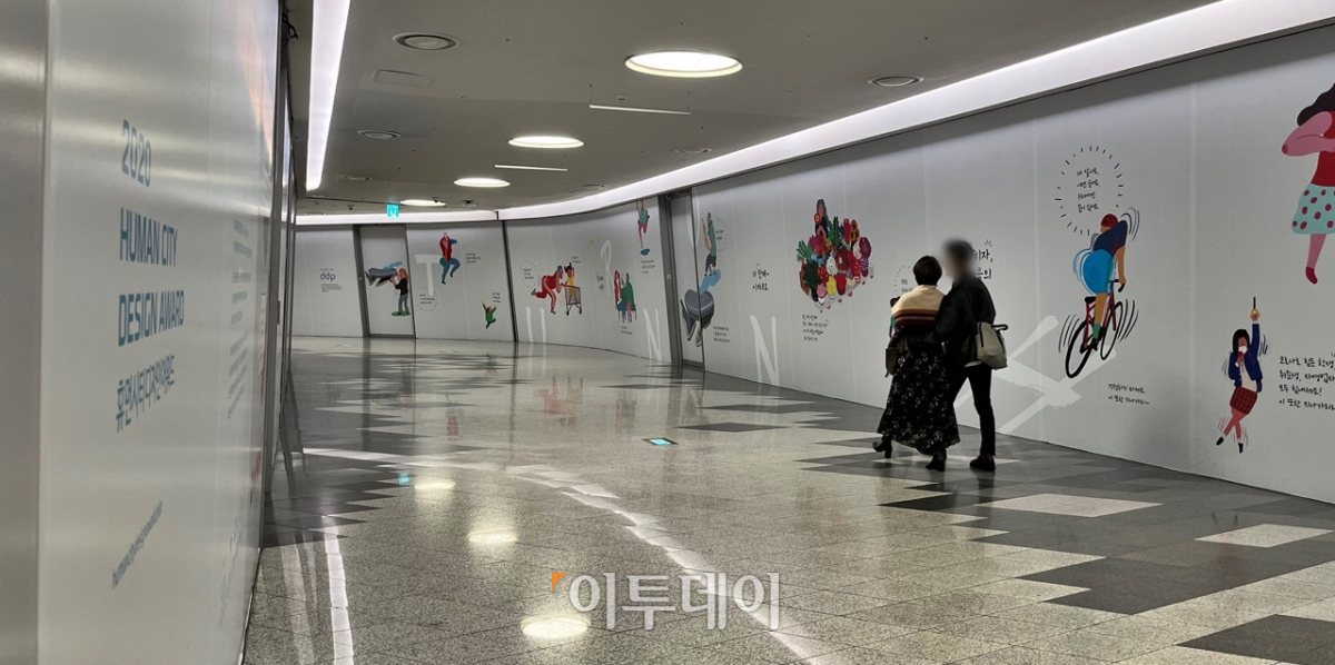 ▲서울 DDP 내 디자인장터 절반 이상이 공실로 남아있다. (홍인석 기자 mystic@)