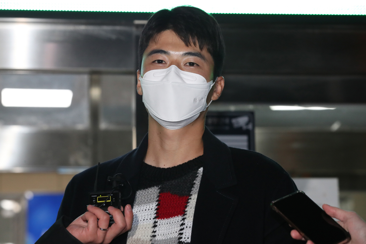 ▲지난해 12월 서울 서초경찰서에서 대질심문을 마치고 나오는 축구선수 기성용
(연합뉴스)