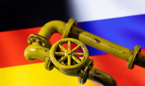 ▲독일과 러시아 국기를 배경으로 가스관 이미지가 보인다. 로이터연합뉴스
