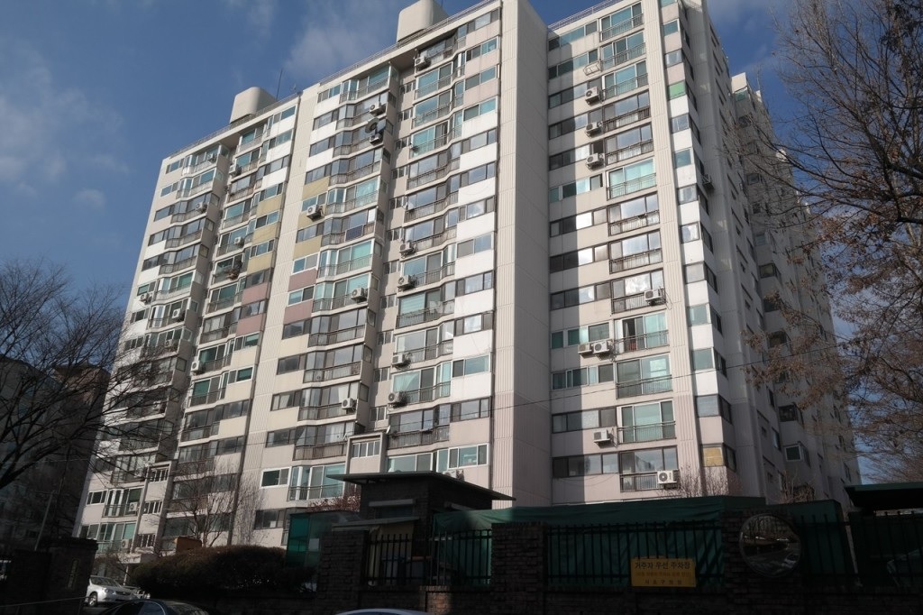 ▲서울 서초구 서초동 '현대' 아파트 전경 (사진출처=네이버 부동산)