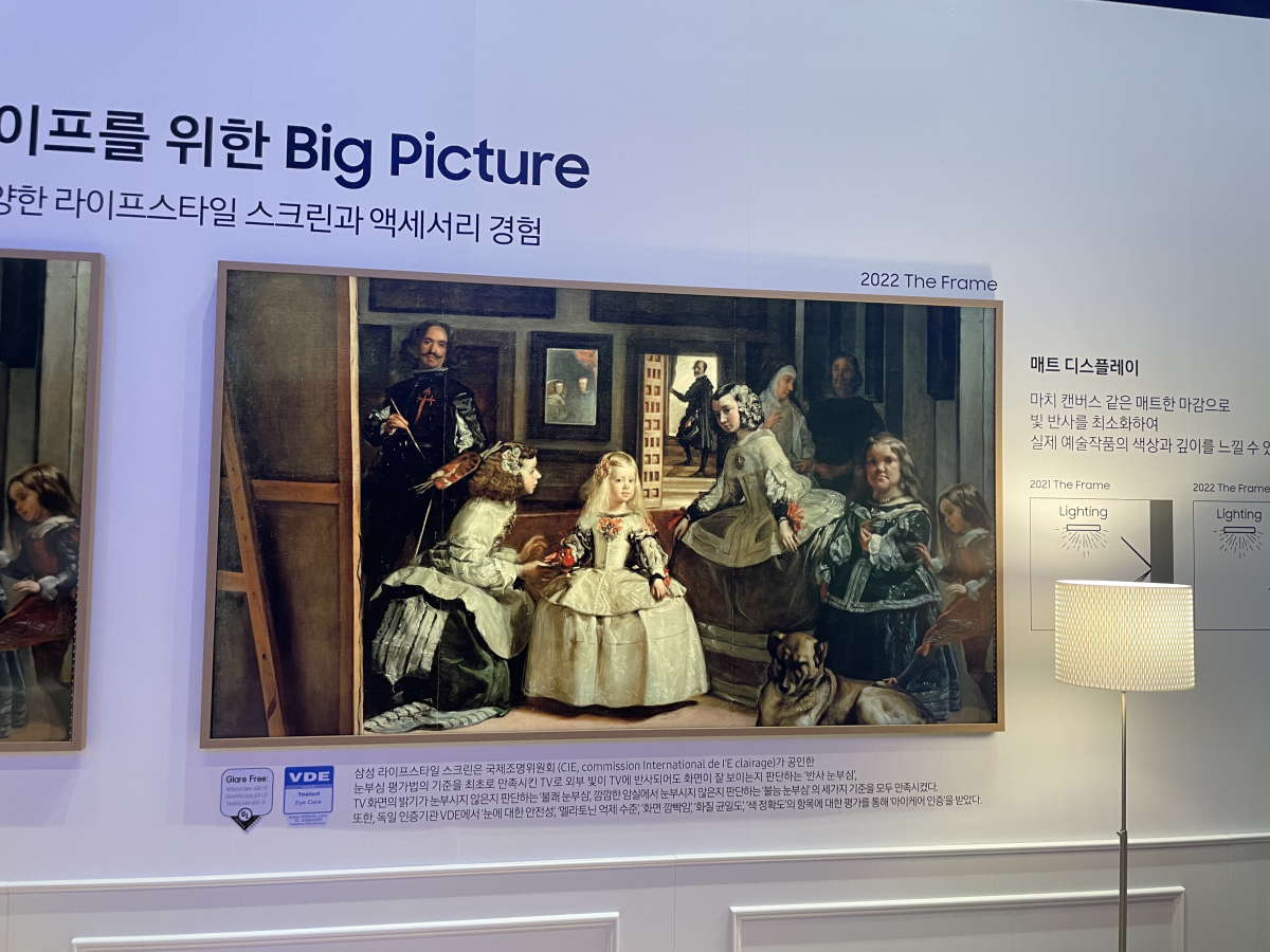 ▲2022년형 ‘더 프레임’(The Frame)에서는 빛 반사를 줄인 ‘매트 디스플레이’를 통해 실제 예술 작품의 질감을 느낄 수 있다. (강태우 기자 burning@)