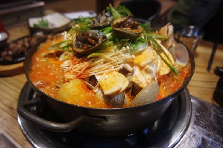 (출처=네이버 '육해공 한판 닭갈비' 업체제공사진)