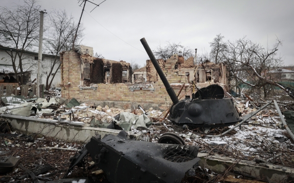 ▲러시아 군의 포격을 받은 우크라이나 키예우(키예프) 인근 도시 부차의 모습. (AP/연합뉴스)
