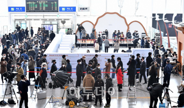 ▲'유권자들로 붐비는 사전투표소' (신태현 기자)
