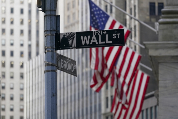 ▲미국 뉴욕증권거래소(NYSE) 앞에 월가 표지판이 보인다. 뉴욕/AP뉴시스
