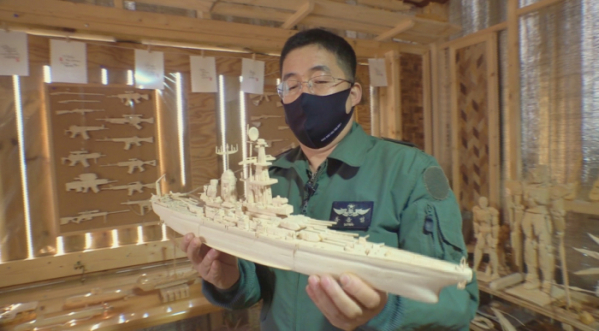 ▲나무젓가락으로 취미 생활을 한 육군 중령(사진제공=SBS)