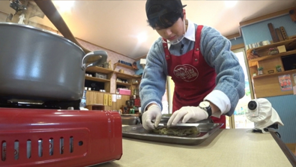 ▲‘떡볶이집 그 오빠’ 이찬원(사진제공 = MBC에브리원)