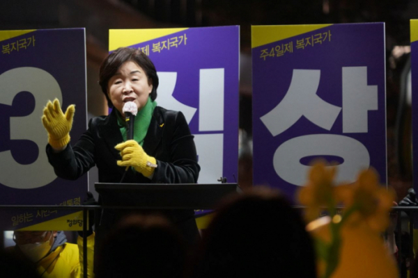 ▲심상정 정의당 대선후보 8일 서울 홍대 인근에서 펼쳐진 마지막 유세현장에서 연설하고 있다.  (출처=정의당)