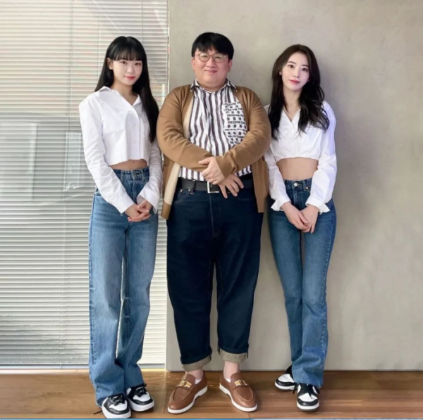 ▲김채원(왼쪽부터), 방시혁, 미야와키 사쿠라(사진=방시혁 인스타그램)