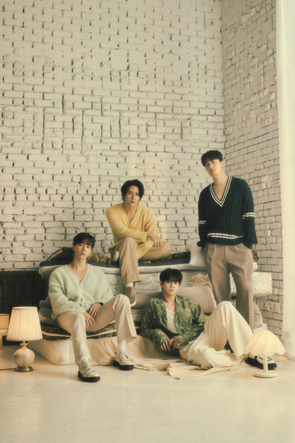 ▲하이라이트(사진 = 어라운드어스 엔터테인먼트 제공)