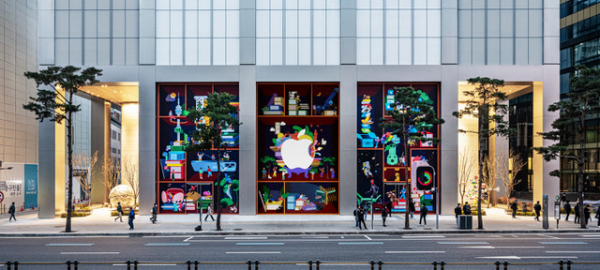 ▲애플(Apple) 명동 매장 전면 모습. 현재는 외벽 바리케이드가 설치돼있다.  (사진제공=애플코리아)