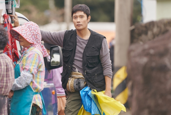 ▲‘우리들의 블루스’ 이병헌(사진제공 = 지티스트)