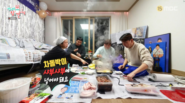 ▲'전참시' 홍현희X천뚱 샤부샤부(샤브샤브) 고기 불판 먹방(사진제공=MBC)