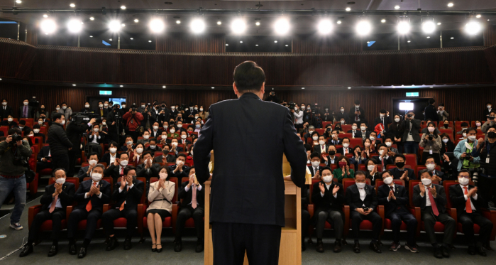 ▲윤석열 제20대 대통령 당선인이 10일 오후 서울 여의도 국회도서관 대강당에서 열린 국민의힘 선대본부 해단식에서 인사말을 하고 있다.(이투데이DB)