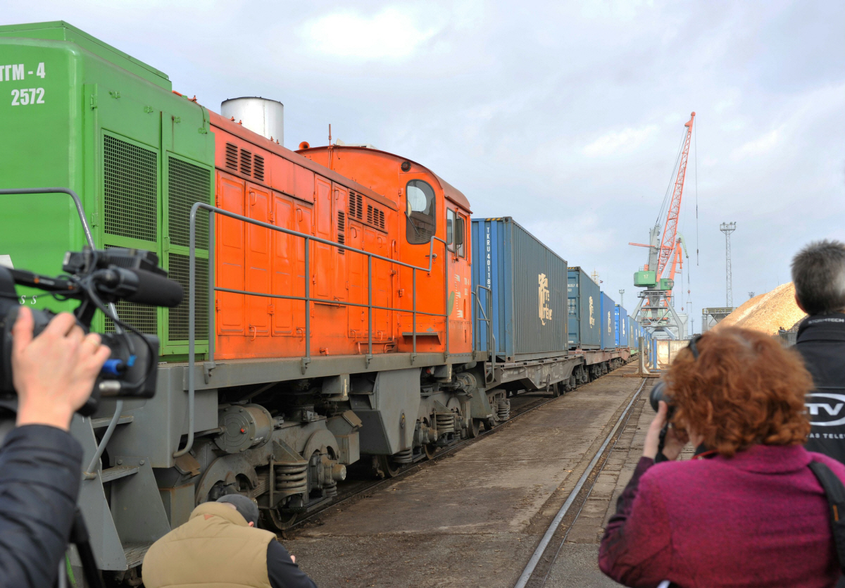 ▲중국 서부를 출발해 라트비아 수도 리가에 컨테이너 열차가 도착한 모습. 리가/신화뉴시스
