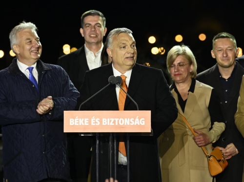 ▲빅토르 오르반 헝가리 총리가 3일(현지시간) 총선에서 승리한 후 연설하고 있다. 부다페스트/EPA연합뉴스
