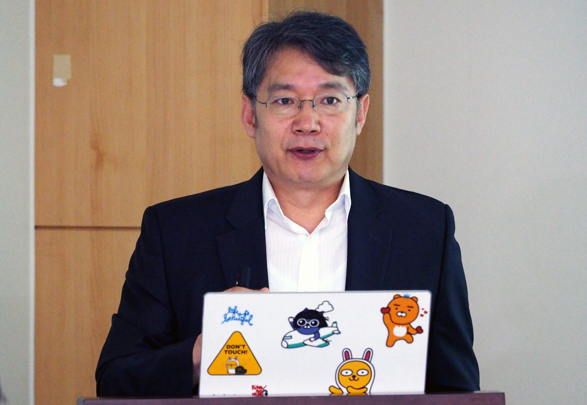 ▲10일 오전 서울 여의도 국회 의원회관 제7간담회실에서 열린 국민의당 연구기획위원회 주최 '북핵문제, 어떻게 풀 것인가?' 제1차 간담회에 참석한 김병연 서울대 경제학부 교수가 주제발표를 하고 있다. 뉴시스
(뉴시스)