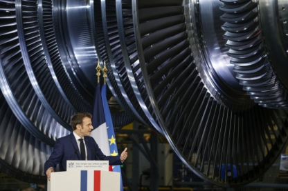 ▲에마뉘엘 마크롱 프랑스 대통령이 지난 2월 10일(현지시간) 벨포르에 있는 GE 스트림 파워 시스템 터빈 생산공장에서 기자회견을 하고 있다. 벨포르/AP뉴시스
