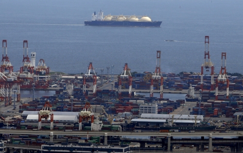 ▲액화천연가스(LNG) 유조선이 일본 요코하마항에 보인다. 요코하마/로이터연합뉴스
