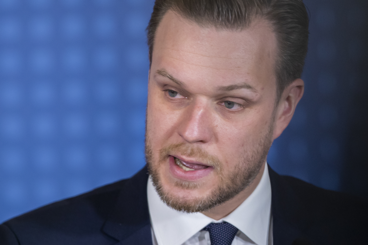 ▲가브리엘류스 란즈베르기스 리투아니아 외무 장관이 3월 7일(현지시간) 토니 블링컨 미국 국무부 장관과 수도 빌뉴스에서 열린 공동기자회견에서 발언을 하고 있다. 빌뉴스/AP뉴시스