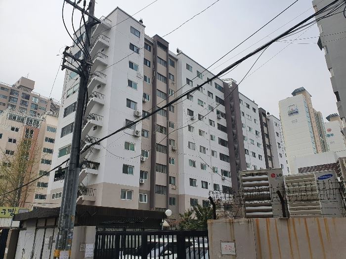 ▲서울 용산구 이촌동 302-62 코스모스맨션 9층 903호 (사진제공=지지옥션)