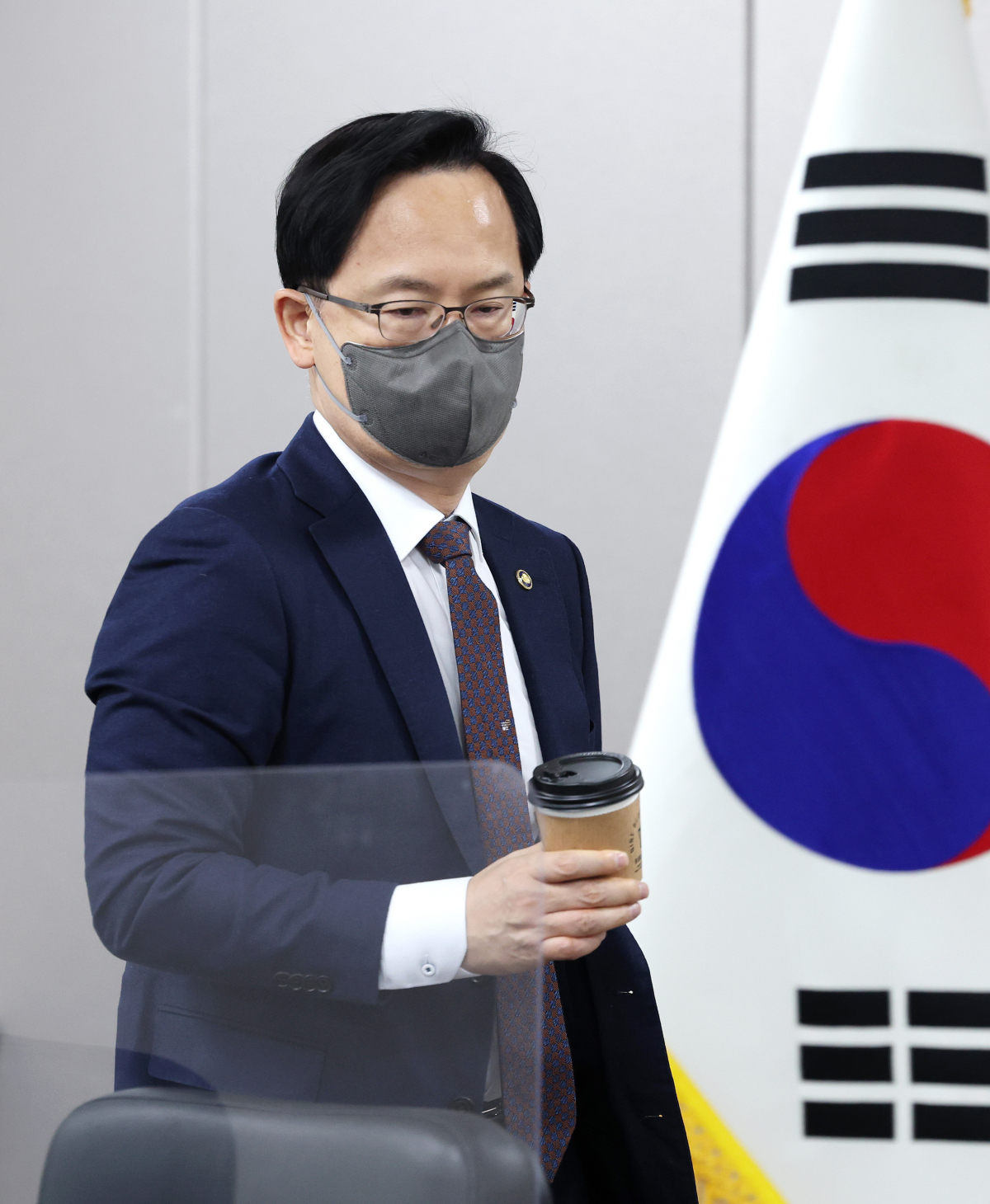 ▲강성천 중소벤처기업부 차관이 7일 오전 세종시 정부세종청사에서 열린 우크라이나 사태 비상 대응 태스크포스(TF) 회의에 참석하고 있다. (연합뉴스)