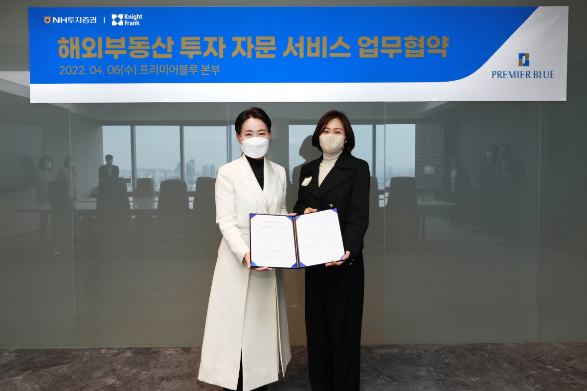 ▲(왼쪽부터) 이재경 NH투자증권 Premier Blue본부 대표와 나이트프랭크 한국지사장 최유나 대표. (사진=NH투자증권)