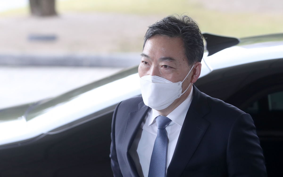 ▲ 김오수 검찰총장이 12일 오전 서울 서초구 대검찰청으로 출근하고 있다. (뉴시스)