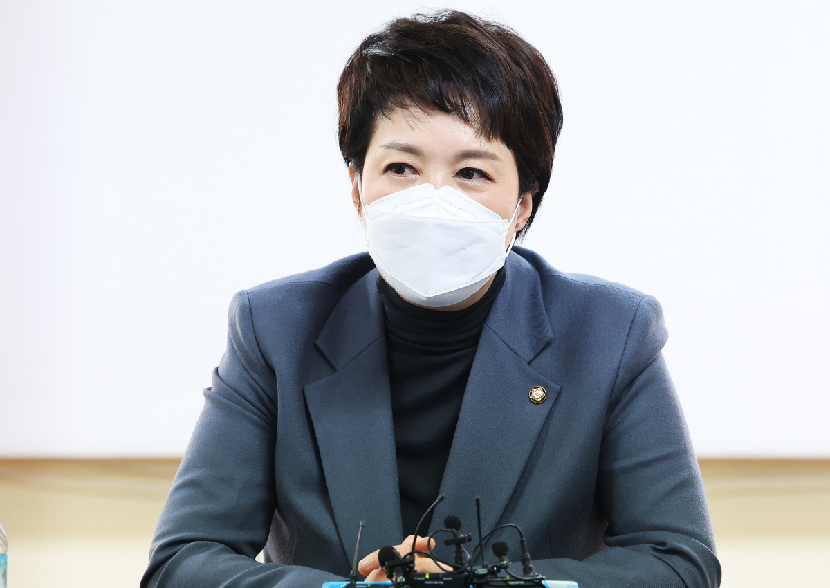 ▲경기도지사 출마를 선언한 김은혜 국민의힘 의원이 7일 오후 경기도 수원시 국민의힘 경기도당에서 열린 기자간담회에서 발언하고 있다. (연합뉴스)