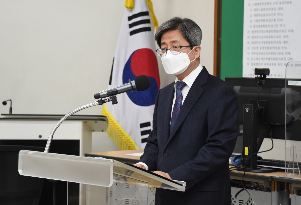 ▲김명수 대법원장이 11일 경기도 고양시 사법연수원에서 열린 2022년 제1회 전국법관대표회의 정기회의에서 인사말을 하고 있다. (뉴시스)