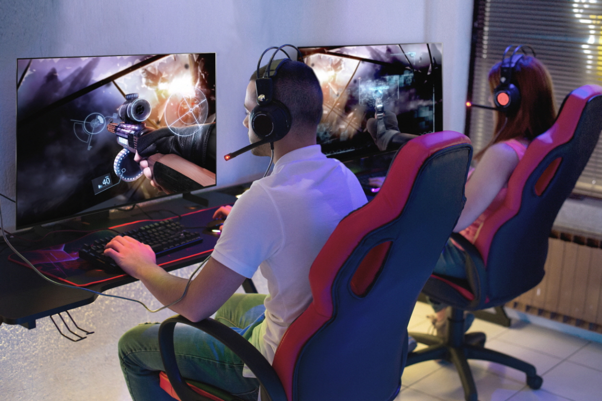 ▲LG전자가 40인치대 중형급 ‘올레드 TV’를 출시하고 게이밍 TV 시장을 공략한다. 선명한 화질은 물론 다양한 게이밍 기능을 지원한다.  (사진제공=LG전자)