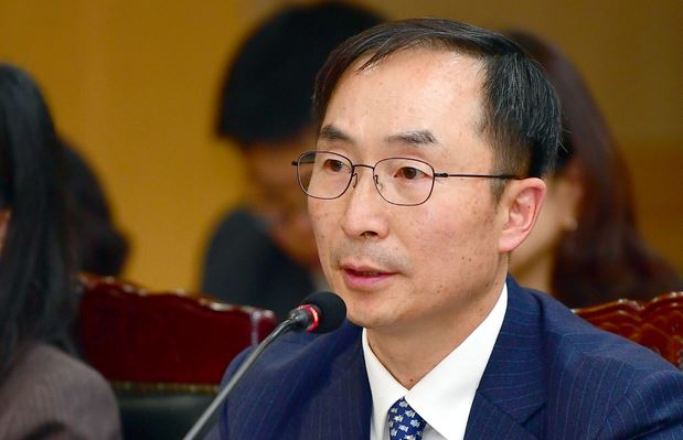 ▲2018년 10월 23일 오전 광주 동구 광주고등법원 6층 회의실에서 열린 국회 법제사법위원회의 국정감사에서 김필곤 대전지방법원장이 답변을 하고 있다. (뉴시스)